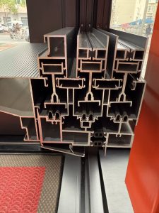 Терморазрыв в алюминиевых окнах: что это такое и почему это важно
